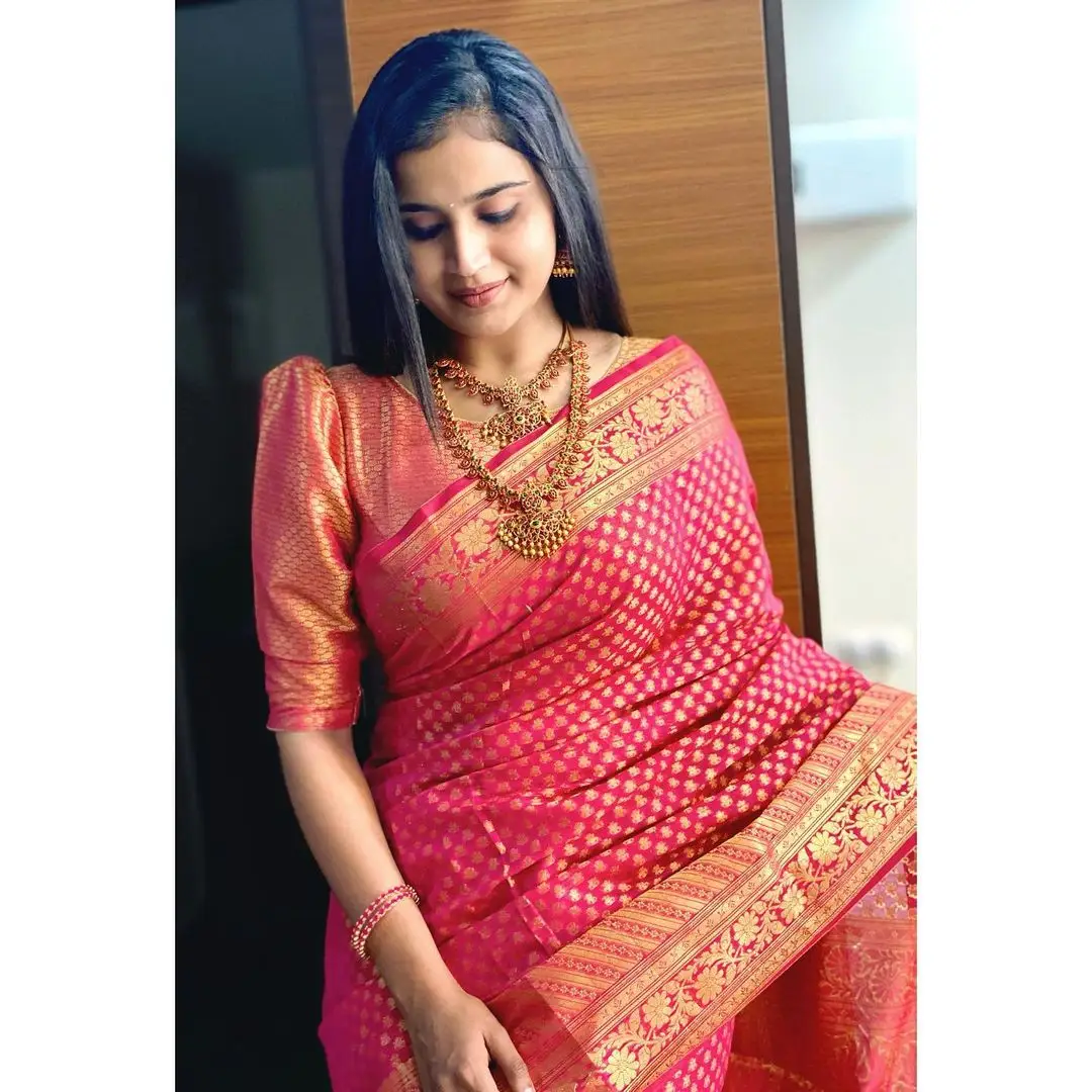 Indian Tv Actress Kavya Shree In Traditional Red Saree Blouse